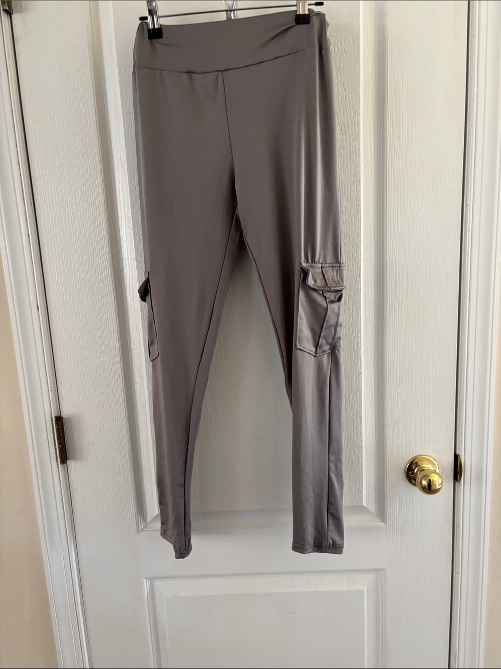 Women's Gray Cargo Leggings - Versatile Activewear